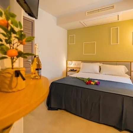 מלון Eliseo Palace 4*